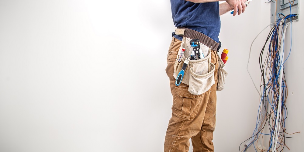 Felelősségteljes villanyszerelő Győrben – biztonság és szakértelem a Macsaivill csapatától