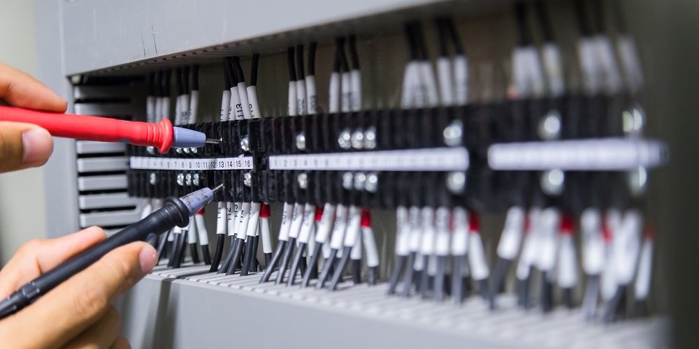 Elosztószekrény csere Győr: Amit tudni érdemes a biztonságos és hatékony villanyszerelésről