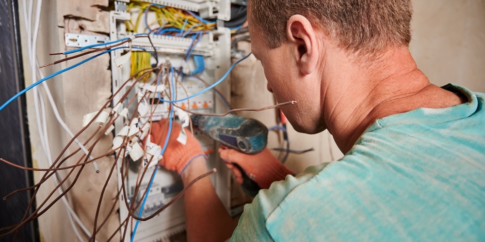 Villanyszerelés árajánlat Győr – Megbízható szakemberek a Macsaivill csapatától