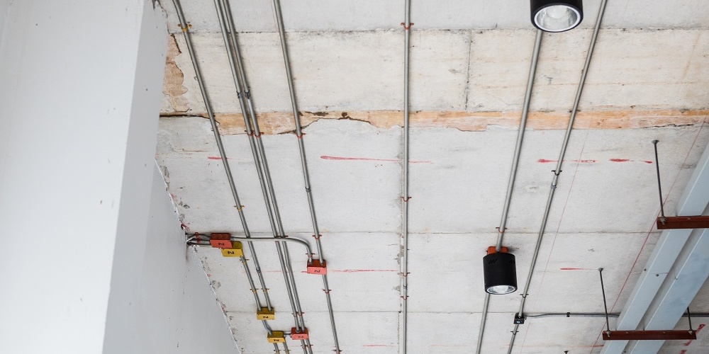 Irodák villanyszerelése 0-24 Győr – Profi elektromos szolgáltatás irodáknak