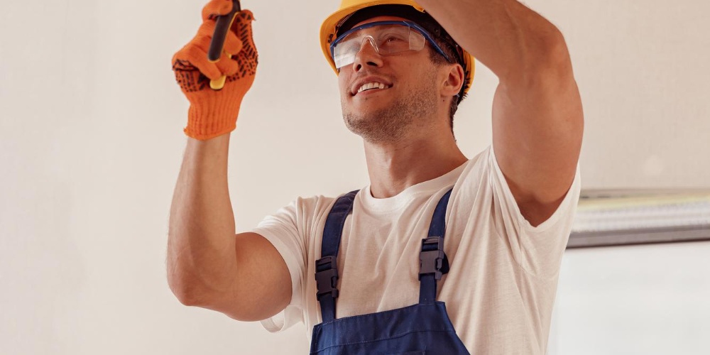 Új telephely, irodabővítés? Így zajlik a teljes villanyszerelés cégeknek Győrben