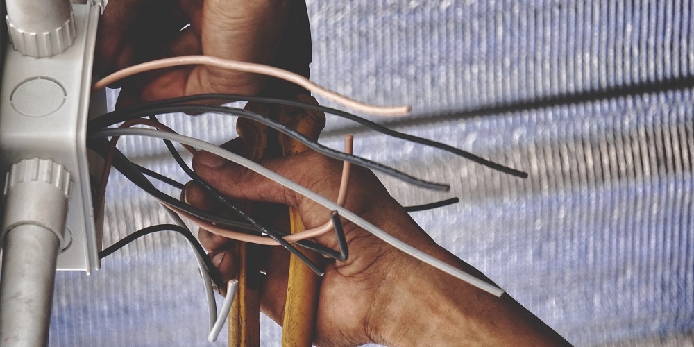 Miért fontos az éves villamos karbantartás vállalkozásoknál?