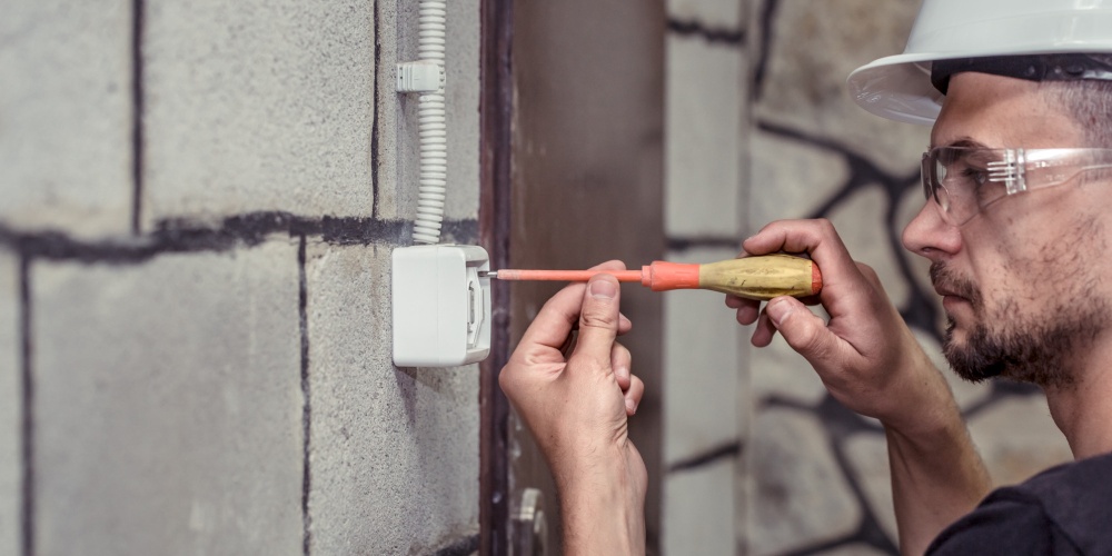 Szét szerelés Győr – Profi előkészítés villanyvezeték-felújításhoz