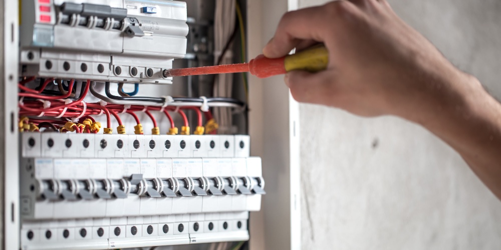 Vállalati elektromos hálózat kiépítés – Modern megoldások cégeknek