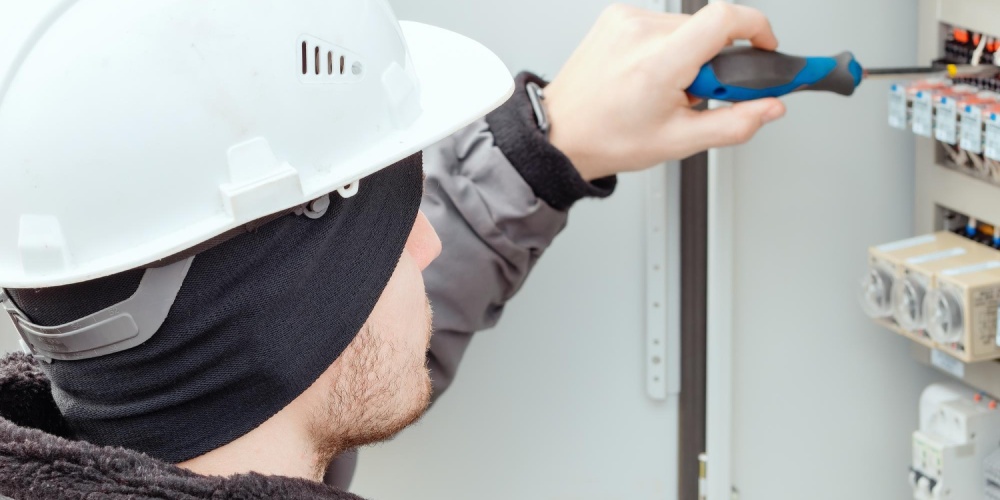 Villanyszerelő mester titkai Győrben – Amit csak a szakemberek tudnak az elektromos rendszerekről